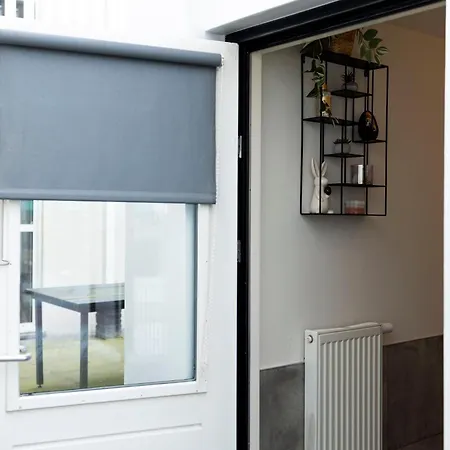 Homes By The C Apartamento *