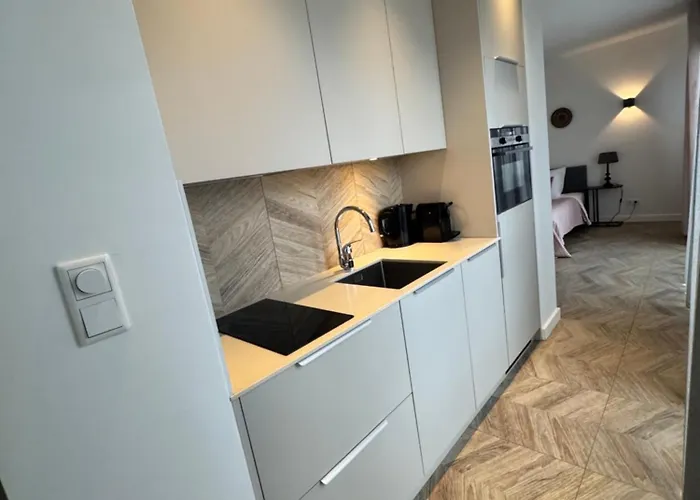 Daire Homes By The C