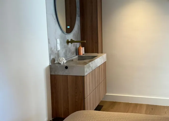 Homes By The C Daire *