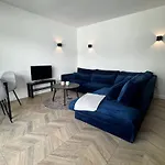 公寓 Homes By The C