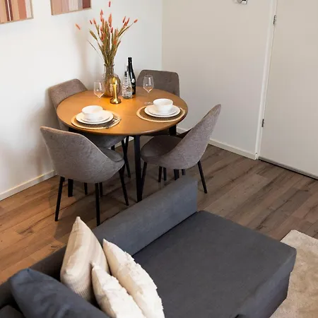 Homes By The C Apartmán *