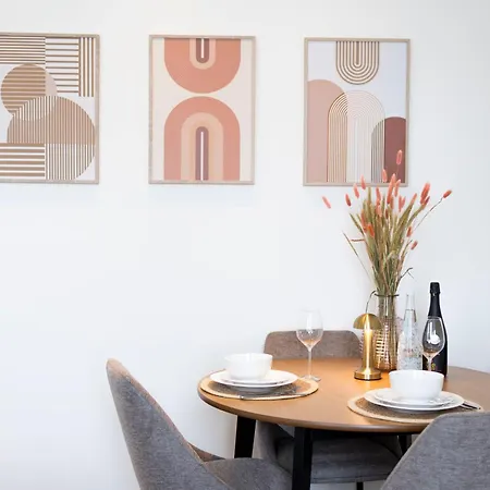 Homes By The C Apartamento