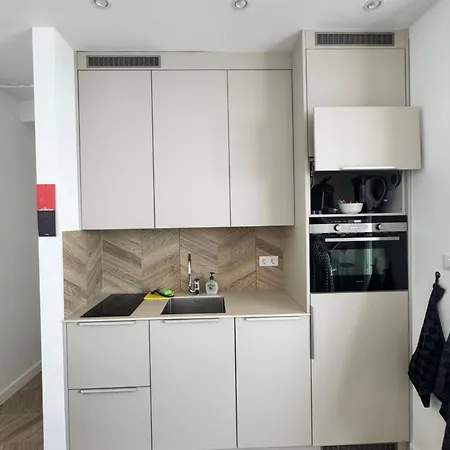 Homes By The C Apartamento *