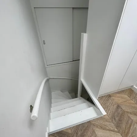 Homes By The C Apartmán