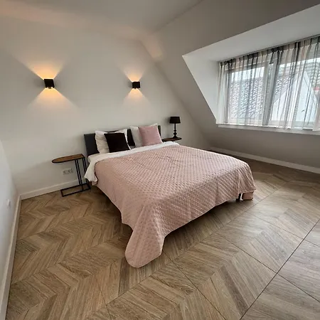 Homes By The C Apartamento