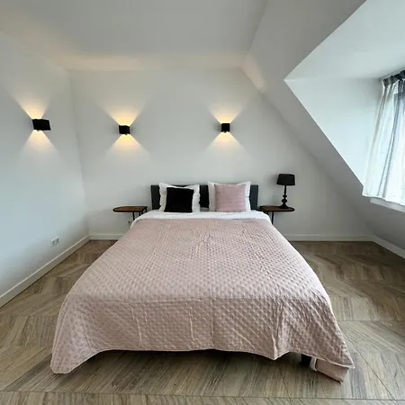 Homes By The C Apartmán *