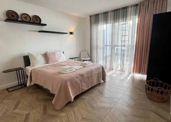 Διαμέρισμα Homes By The C *