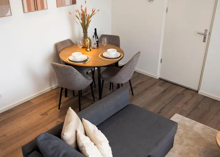 Homes By The C Appartement *