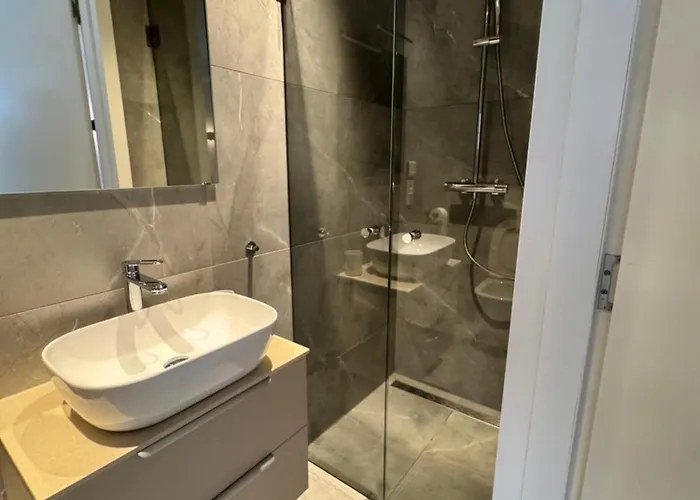 Homes By The C Appartement *